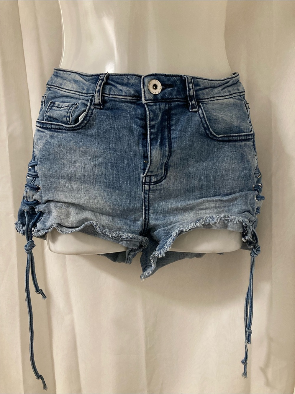Ardene Eighty Two Lace-Up Denim Shorts Y2K Festival Low Rise Size 3